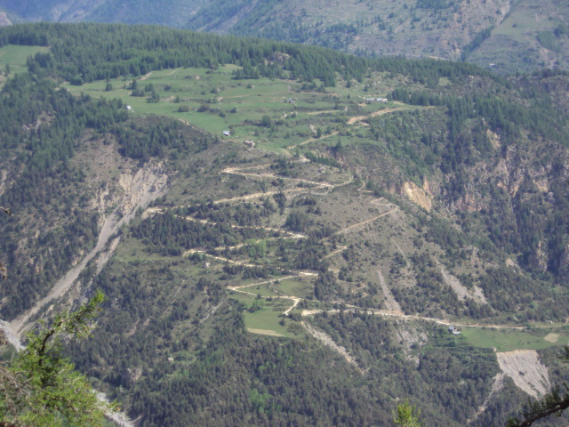 #6 plateau : piste du col d anelle.gr5 a cote plateau : piste du col d anelle.gr5 a cote