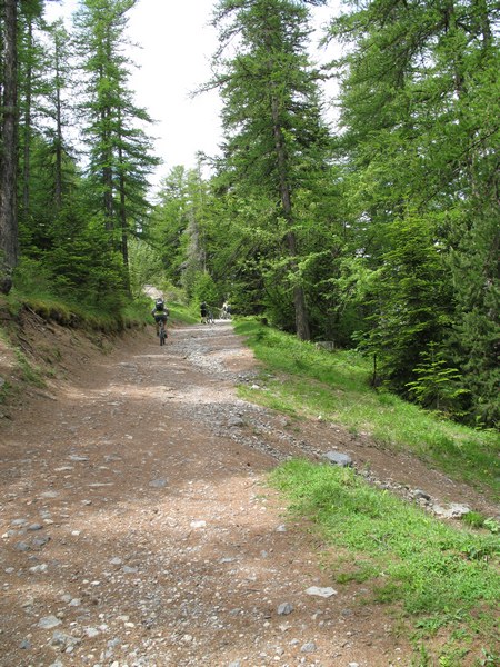 Pistasse après Grand Clot : ça monte dur jusqu'aux Portes de Morgon et nous poussons régulièrement