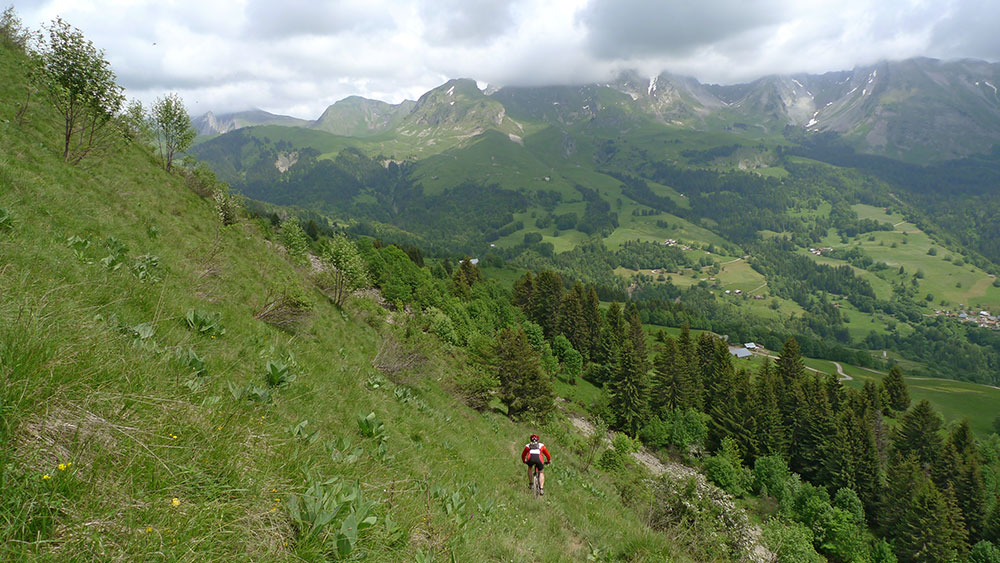#3 Col de la Botte : La Mandalle et le Charvin en toile de fond Col de la Botte : La Mandalle et le Charvin en toile de fond