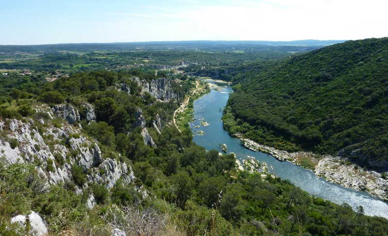 Les Gorges du Gardon : et Collias au fond