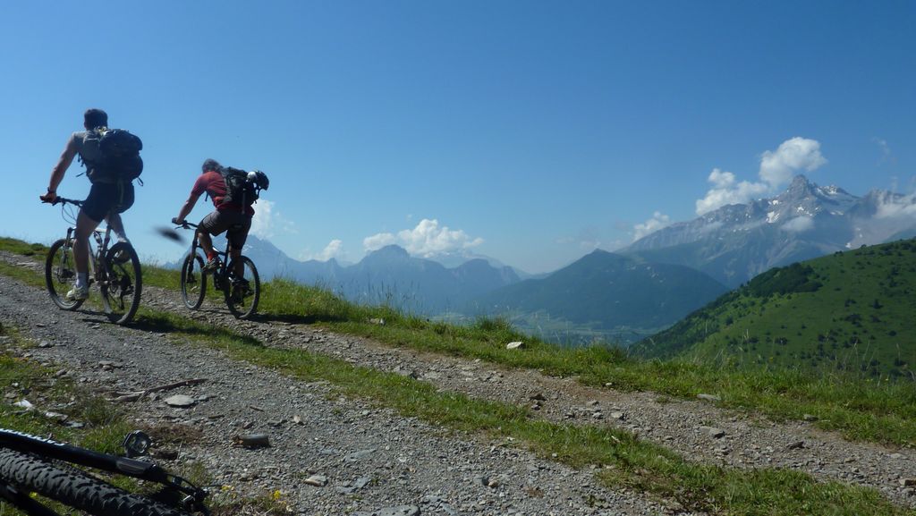 Montée : montée piste sous l'oeil de l'Obiou