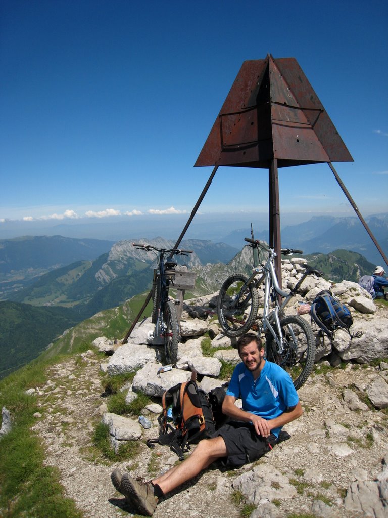#6 At the top : pour la photo, on a monté les vélo au sommet... At the top : pour la photo, on a monté les vélo au sommet...