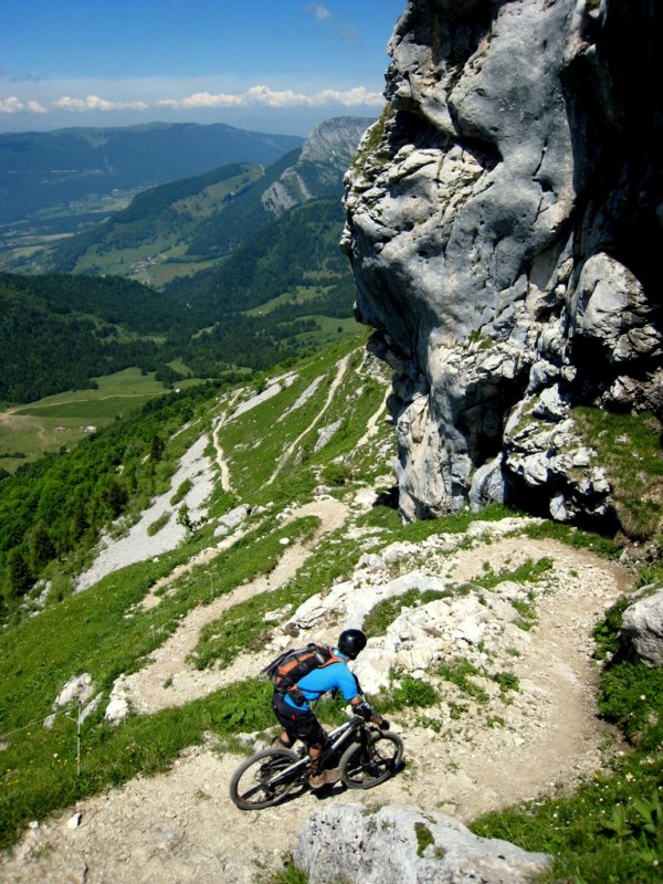 #17 Pas de la Dent des Portes : belle ambiance le long de ces falaises Pas de la Dent des Portes : belle ambiance le long de ces falaises