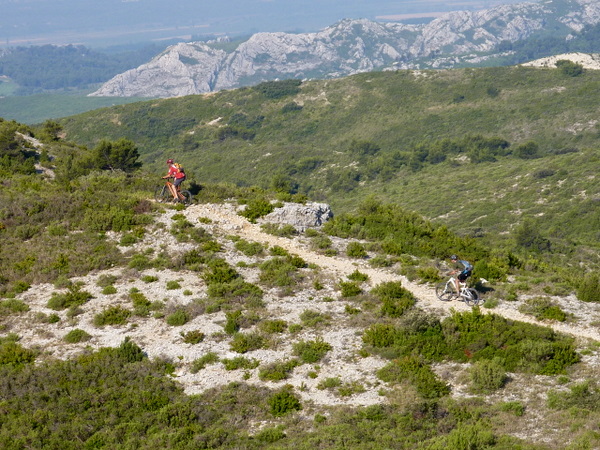 #3 Toujours en crête : Santa et Martin visitent les Alpilles Toujours en crête : Santa et Martin visitent les Alpilles