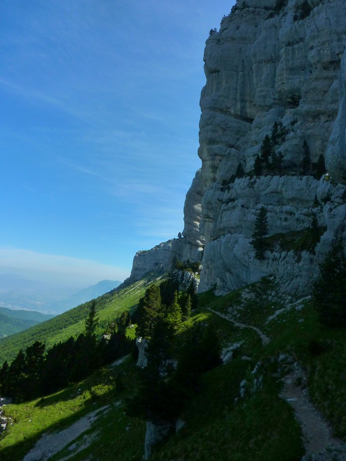 Granier : Traversée sous les falaises après la grotte