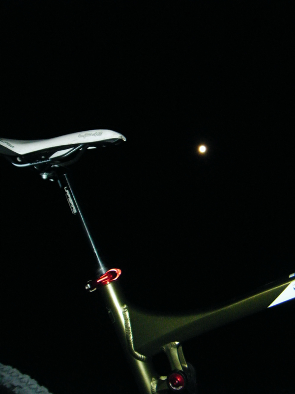 #1 pleine lune : mon fidele destrier et ma compagne de cette nuit, madame la Lune pleine lune : mon fidele destrier et ma compagne de cette nuit, madame la Lune