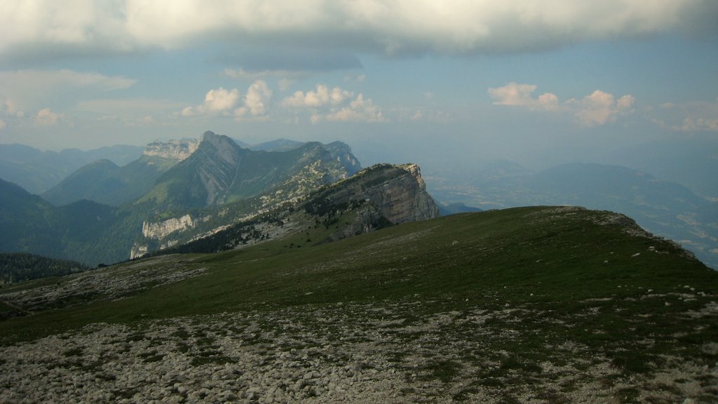 #3 Hauts plateaux de Chartreuse : seul devant cet horizon verdoyant Hauts plateaux de Chartreuse : seul devant cet horizon verdoyant