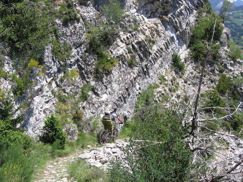 l'Échelle : Xtof dans le passage bien trialisant,  technique et expo