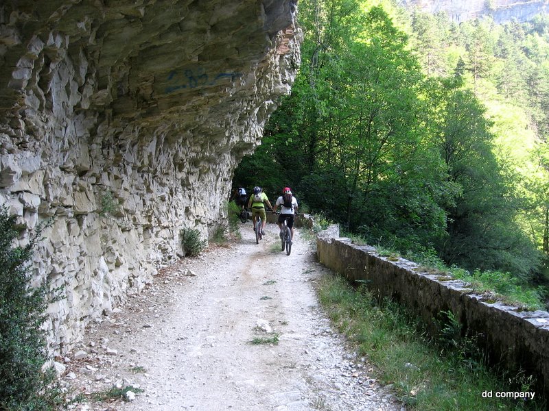 Reychas : Chemin muletier tout en balcon