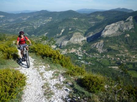 #6 Rocher de St-Michel, Adrien : Vue sur Orpierre Rocher de St-Michel, Adrien : Vue sur Orpierre