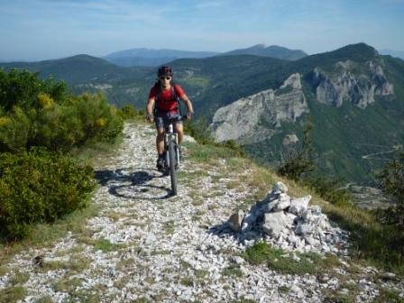 Rocher de St-Michel, Adrien : Au sommet