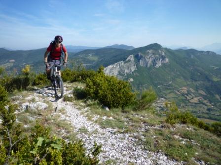 Rocher de St-Michel, Adrien : Arrivée au sommet