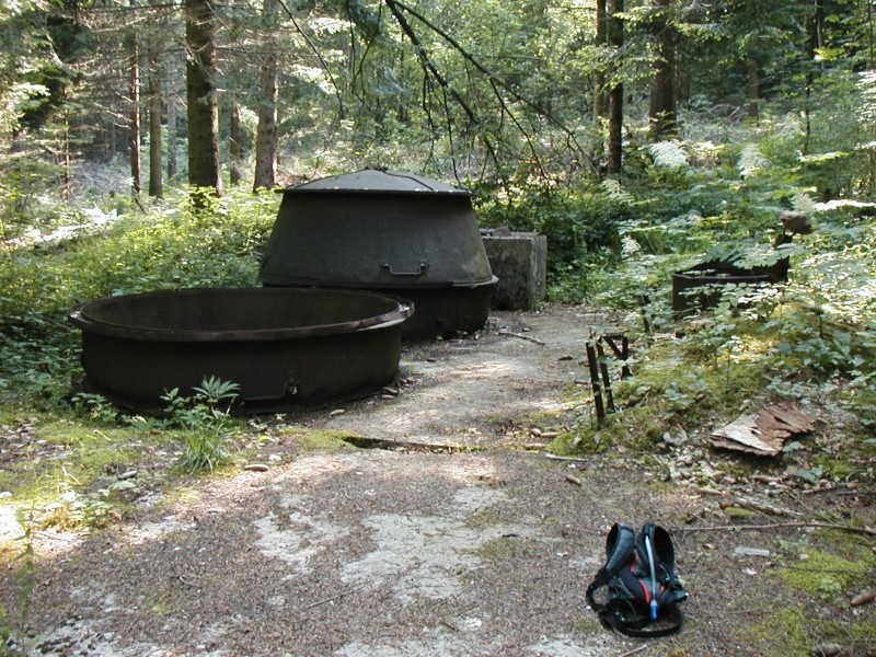 #3 vestiges : les reste des fours a charbon au camp III vestiges : les reste des fours a charbon au camp III