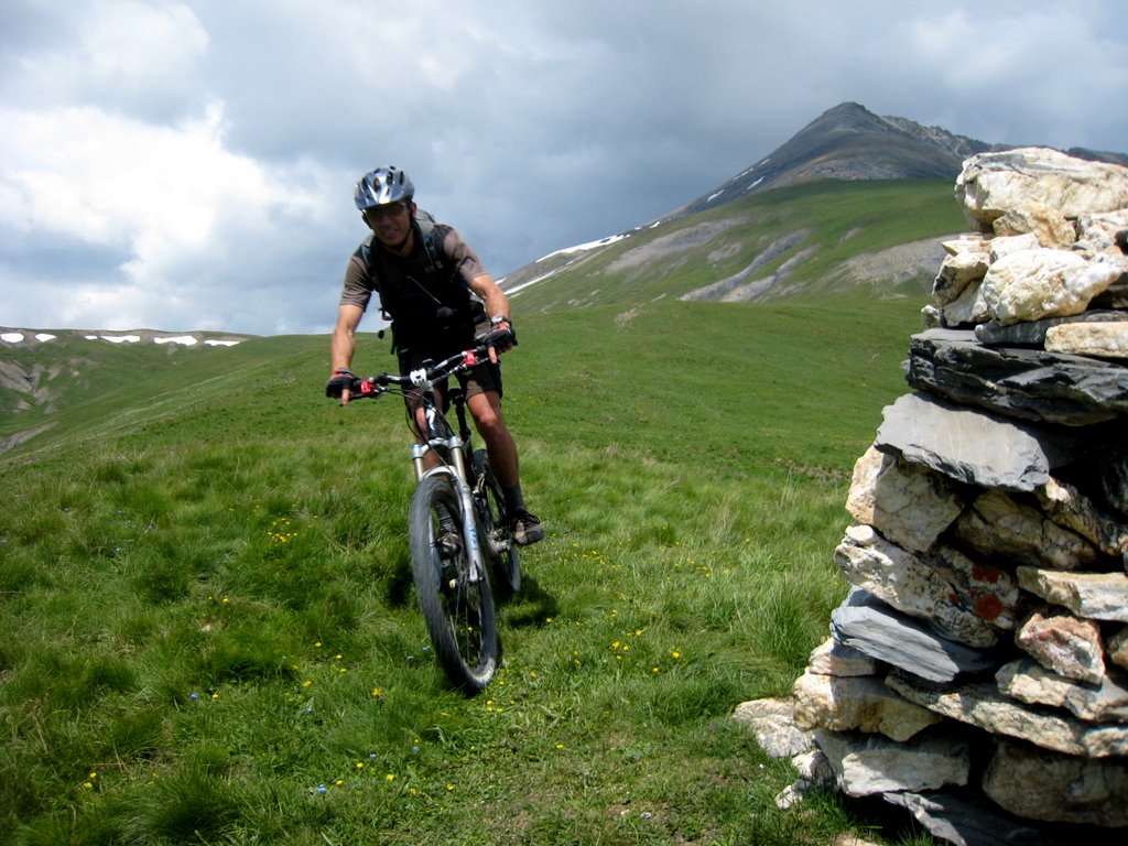#17 sans nom : Pïerre, cairn et sommet sans nom : Pïerre, cairn et sommet