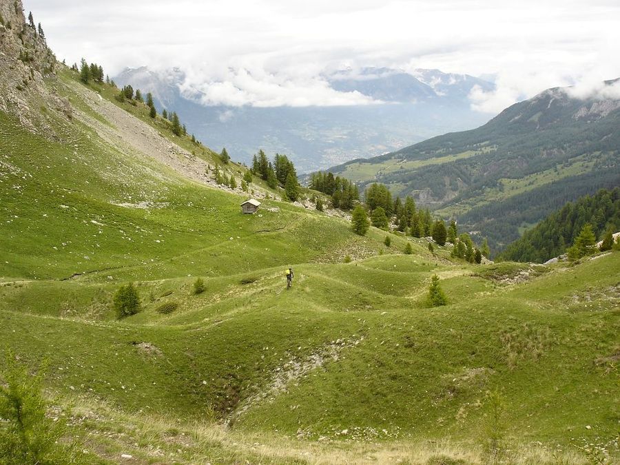 Jour 3: vallon des Olettes : Momo serpente entre les dolines