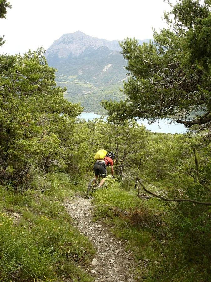 Jour 4: Serre du Bois : Descente jusqu'au lac...