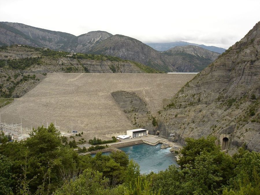 Jour 4: ça tient? : L'énorme barrage de Serre-Ponçon et son évacuateur de crues...