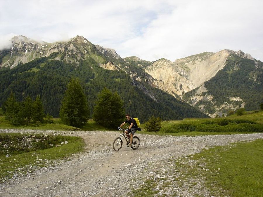 #38 Jour 3: Plateau de la Draye : Momo sur fond de petit et Gros Ferrand, col de la Rousse et pic de Charance Jour 3: Plateau de la Draye : Momo sur fond de petit et Gros Ferrand, col de la Rousse et pic de Charance