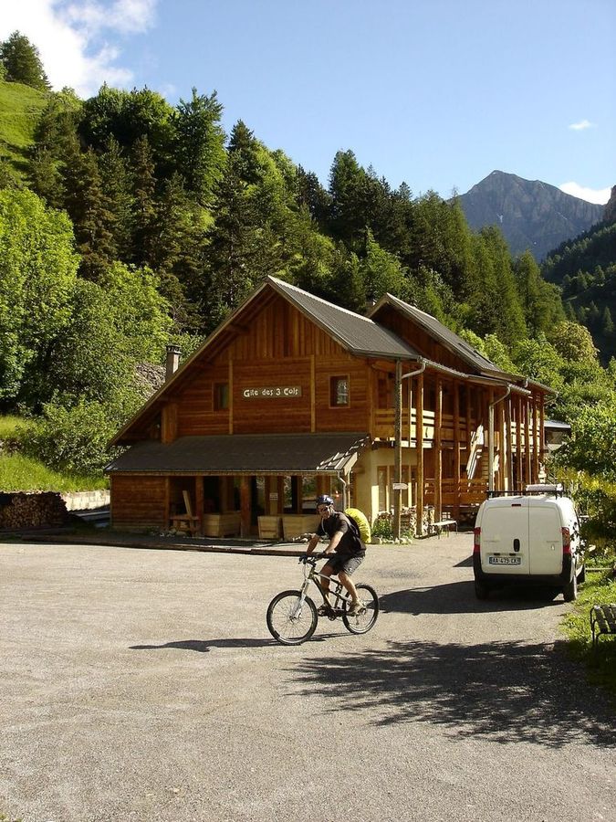 Jour 2: gîte des 3 cols : Départ au soleil de cet agréable lieu