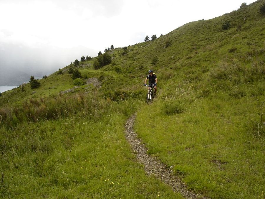 Jour 1: sentier : ... puis dans les prés, vraiment sympa, ce sentier!