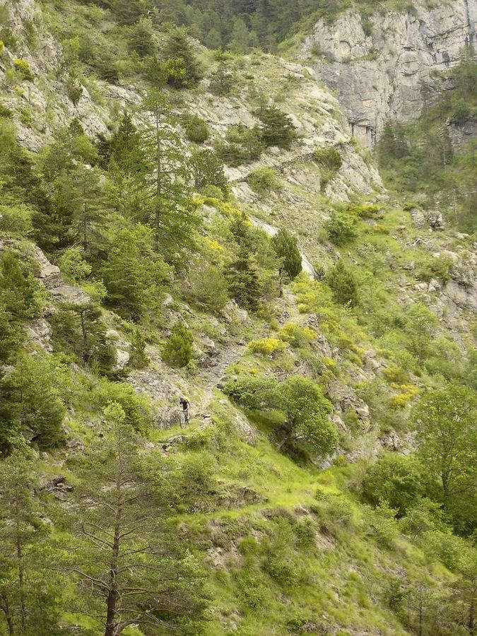 Jour 3: Z : Le sentier zèbre le flanc de la montagne