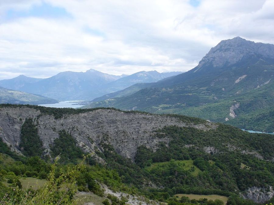 Jour 4: Lac : Crête sous le col Lebraut (les Estèves).
Au second plan, de droite à gauche: Morgon, Méale, pic de Chabrières, pic St André, Mont Orel et pic du Clocher