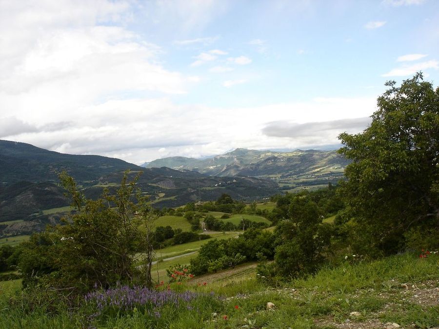 Jour 1: Mont Colombis : En montant au-dessus de Chorges, la vue s'étend vers le sud...