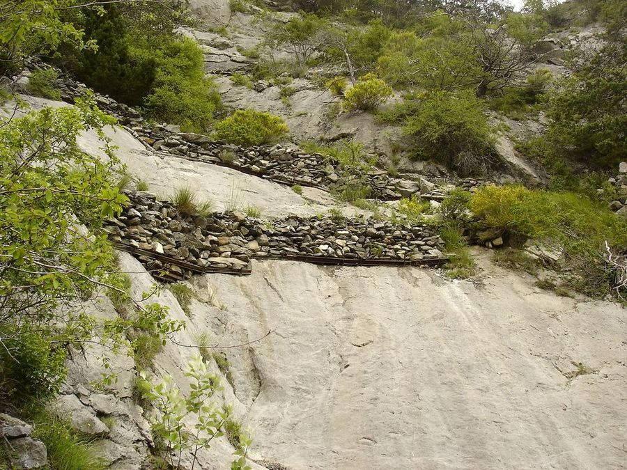 Jour 3: Sentier suspendu : Impressionnant travail des anciens pour ce sentier!