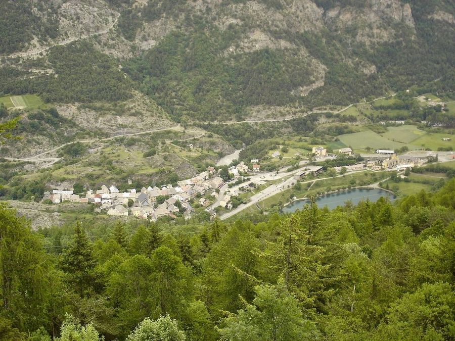 Jour 3: Lauzet-du-Lac : vu depuis la piste entre le Seuil et le Bois du Tour