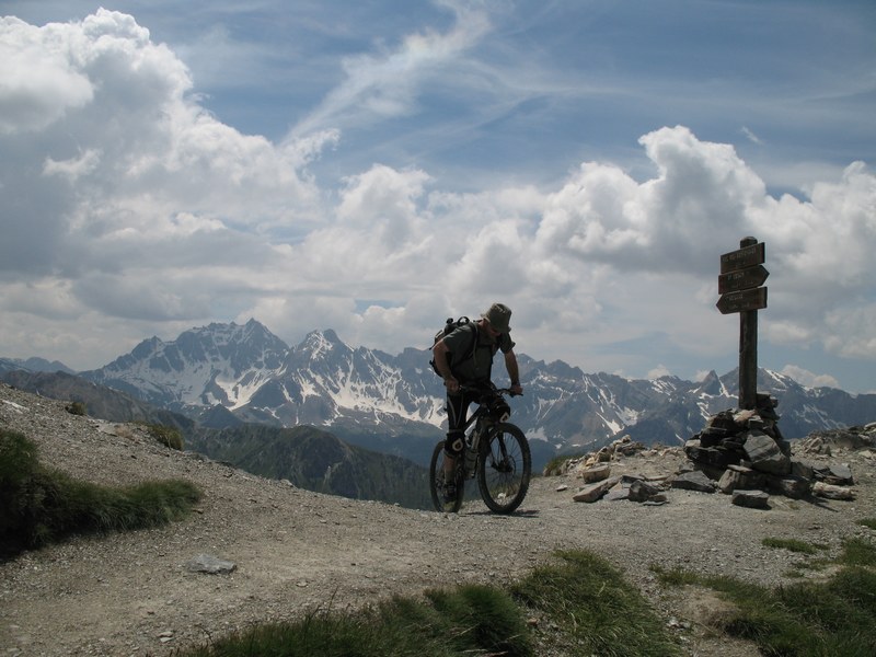 Col des Estronques : L-Ric - FontSancte en arrière plan