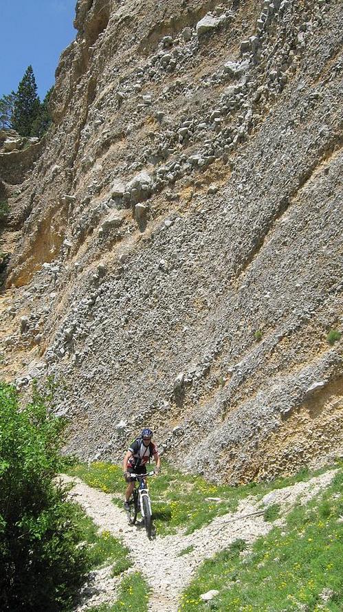 #15 Belles falaises : d Belles falaises : d'aspect pourri mais en fait non