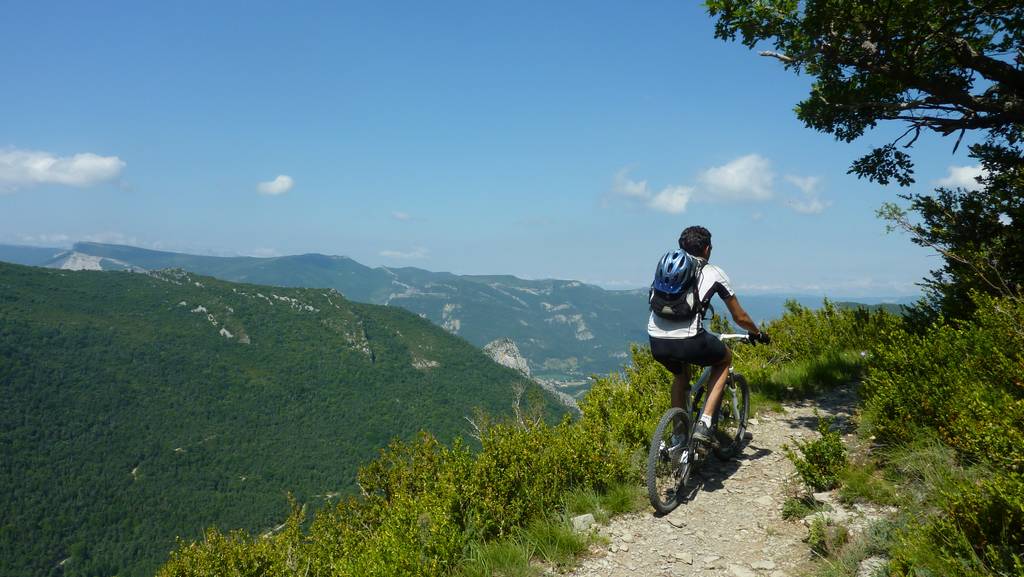 sentier en balcon bis : paysages magnifiques typiques du Diois