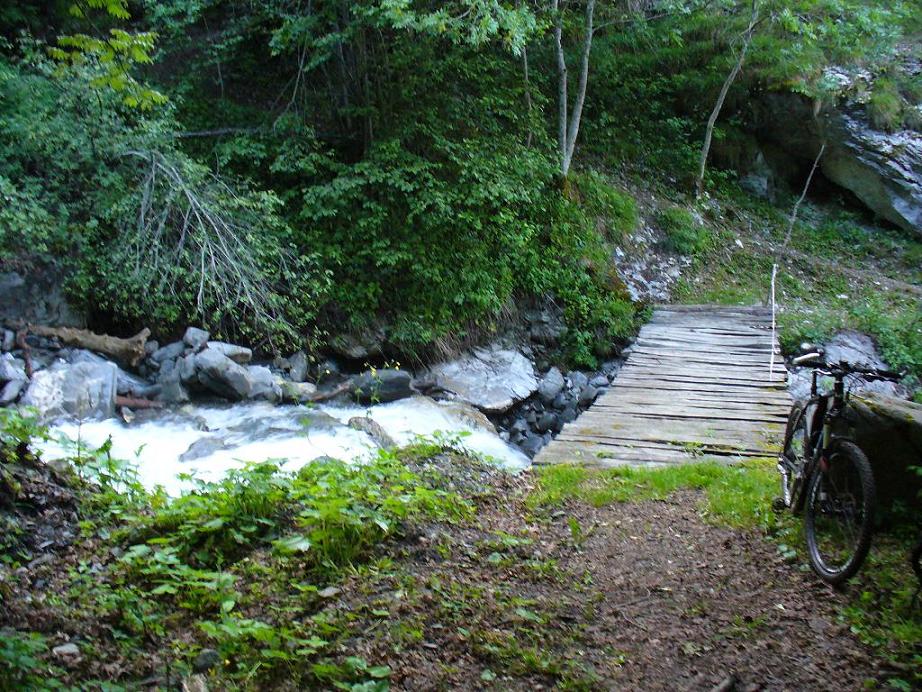 Pont des Moulins : Avant la remontée bien grasse sur Albannette