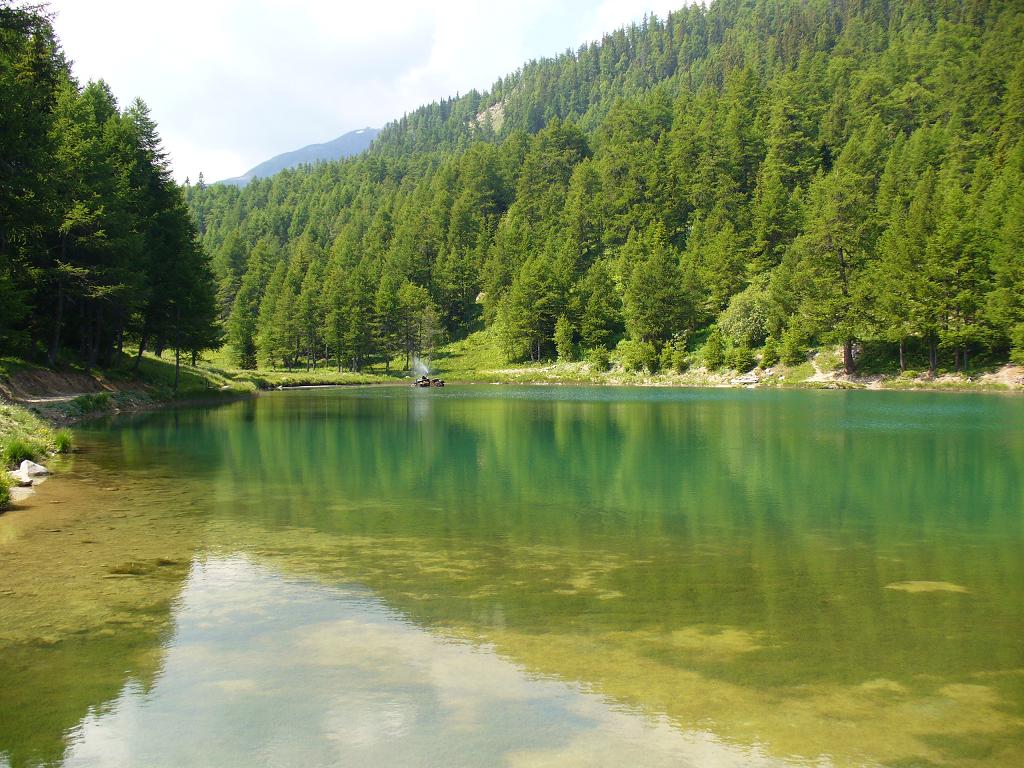 Lac de Pramol : Plage déserte