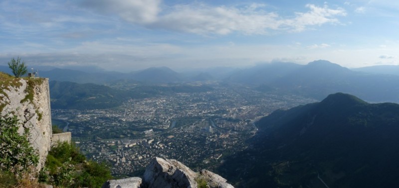 Grenoble : Vue classique du Saint Eynard.