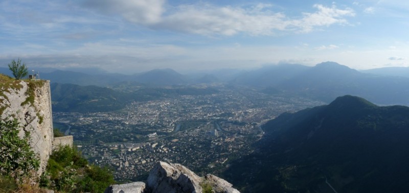 #2 Grenoble : Vue classique du Saint Eynard. Grenoble : Vue classique du Saint Eynard.