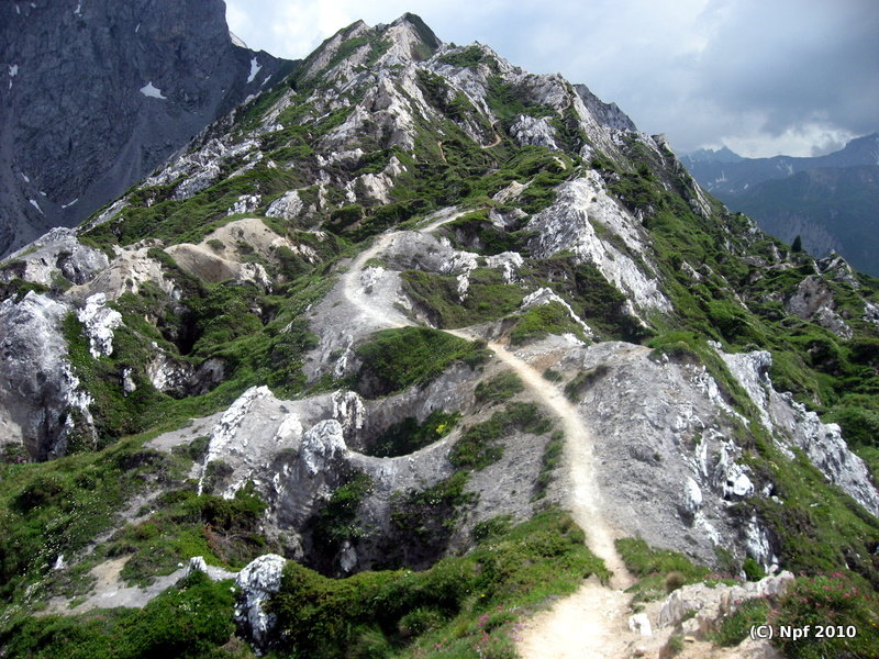 #18 Crète du Mont Charvet : Les puîts Olmèques Crète du Mont Charvet : Les puîts Olmèques