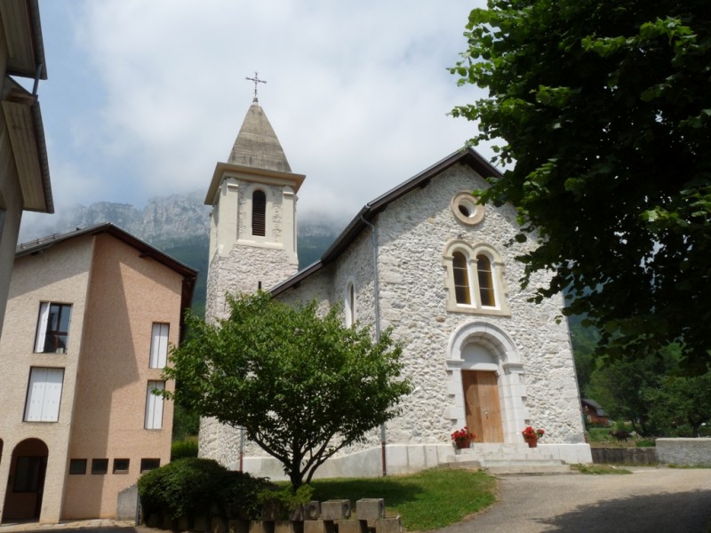 #2 L L'église des Près : On fait le plein d'eau avant d'attaquer la piste.