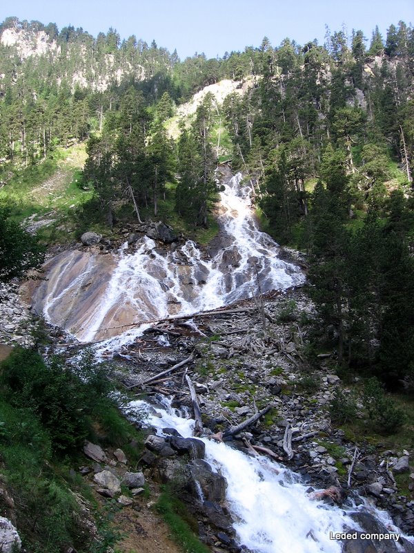 #4 Les cascades : Torrent de la Rosière. Ici commence le portage rapide jusqu Les cascades : Torrent de la Rosière. Ici commence le portage rapide jusqu'à la piste de la Vallée des Avals.