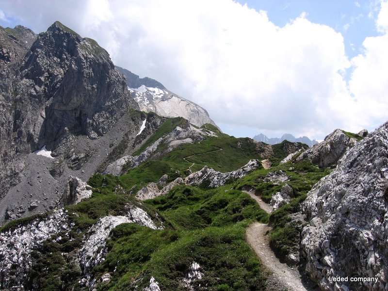 #13 Crête du Mont Charvet : Regard en arrière. Crête du Mont Charvet : Regard en arrière.