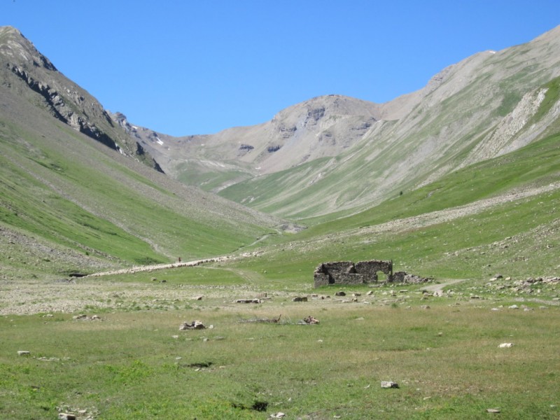 #1 Gd Bérard : le vallon de montée avec le col de la Pare tout au fond Gd Bérard : le vallon de montée avec le col de la Pare tout au fond