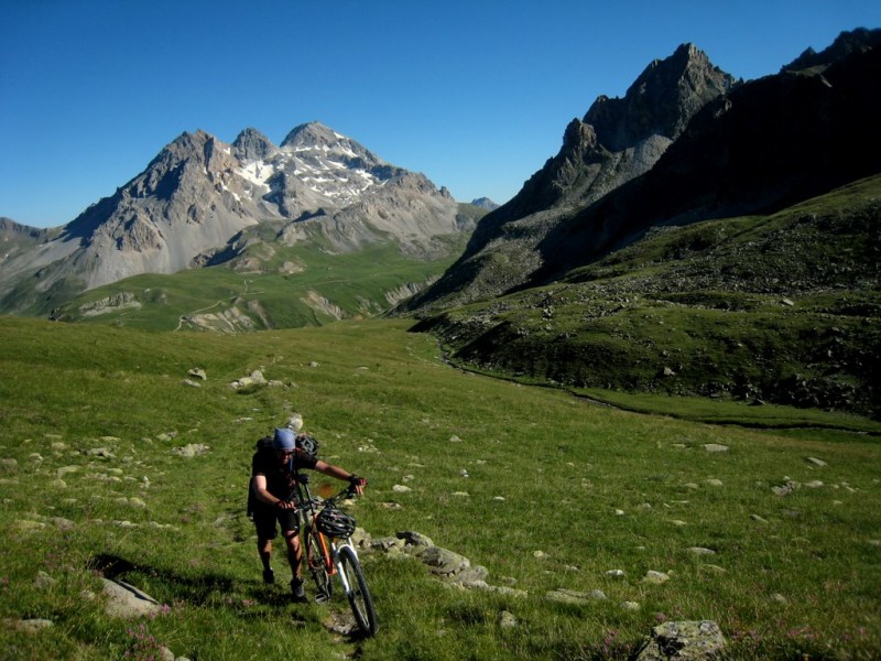 #21 Combe des Sarrasins : la longue journée commence à se faire sentir dans les guiboles ! Combe des Sarrasins : la longue journée commence à se faire sentir dans les guiboles !