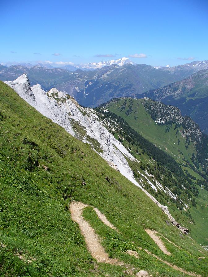 #16 Col de la Grande Pierre : Crête du Mont Charvet, il n Col de la Grande Pierre : Crête du Mont Charvet, il n'y a plus qu'a...