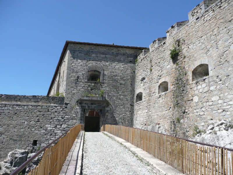 Victor Emmanuel : Sortie du fort par une passerelle