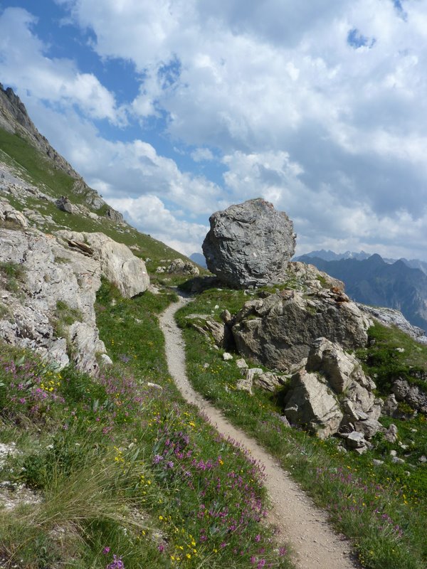 Sentier retournant au Queyron : Tout d'abord facile et ludique