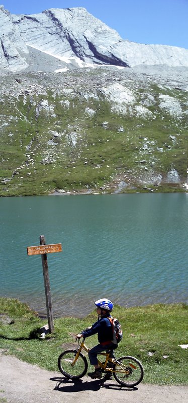 Lac Foréant : Tim-O admire le paysage