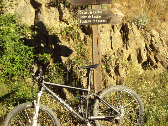 #1 balise 17a : depart du sentier sur la route de louch balise 17a : depart du sentier sur la route de louch