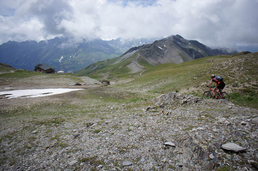 Descente sur le refuge : Et la cr^te des Gittes au loin