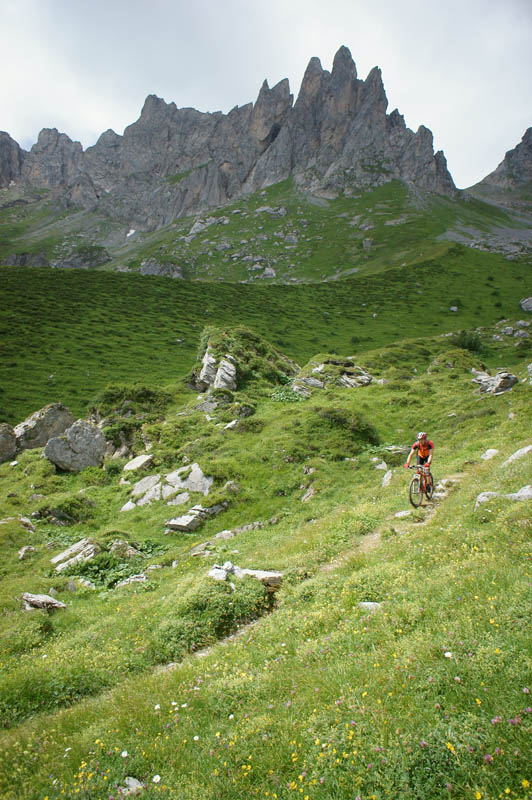 Sous les Aiguilles de la Penna : Beau single