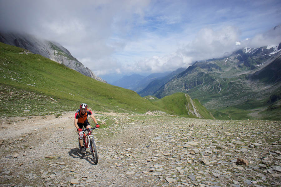 Col du Bonhomme : Ca roule un peu après 250m de portage